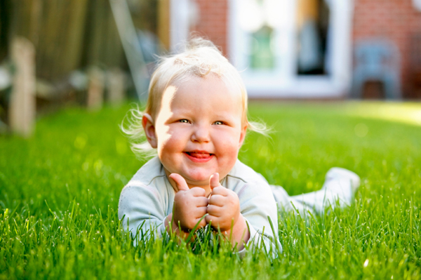 bébé heureux