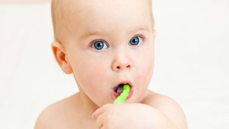 prendre soin des dents de bébé